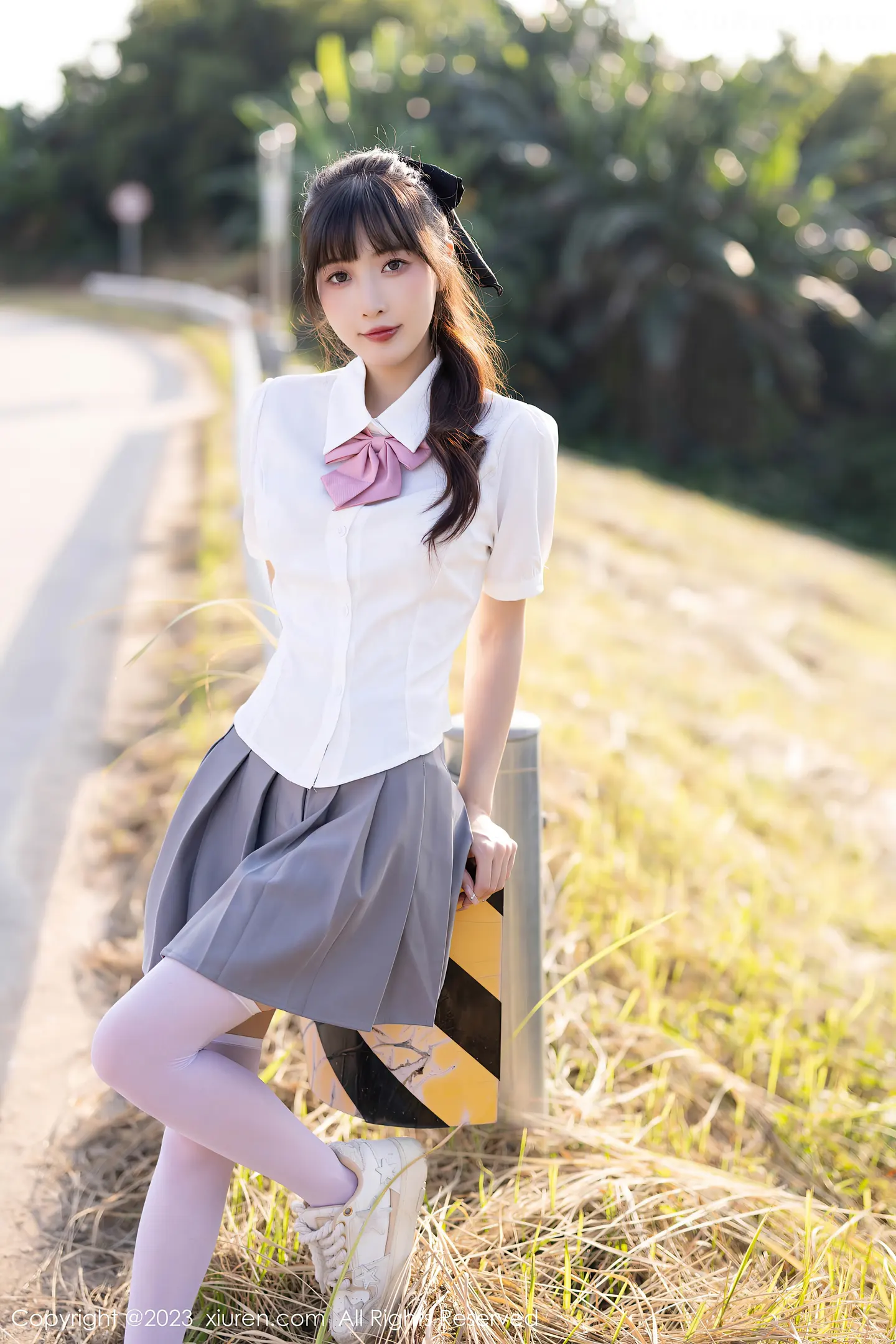 图片[4]-[XiuRen秀人网]VOL.7771 模特林星阑性感白T配灰短裙露白色蕾丝内衣秀曼妙身姿诱惑写真83P-秀人网官方网站